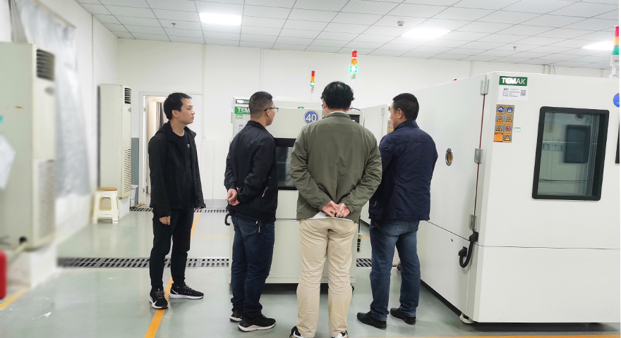 客户参观实验室